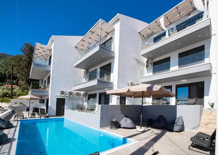 Angelica\'S And Irene\'S Design Apartments Swimming Pool