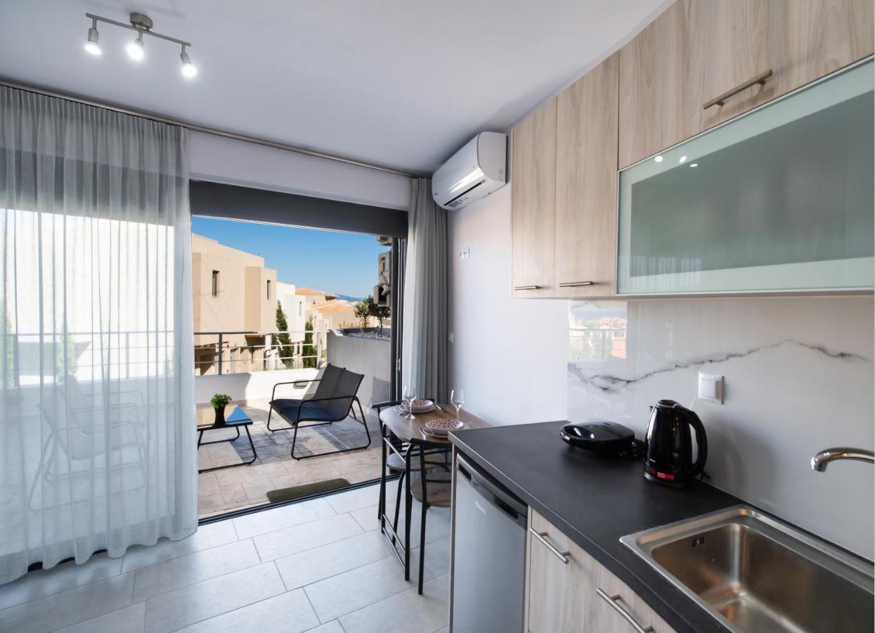 Angelica's And Irene's Design Swimming Pool Apartment