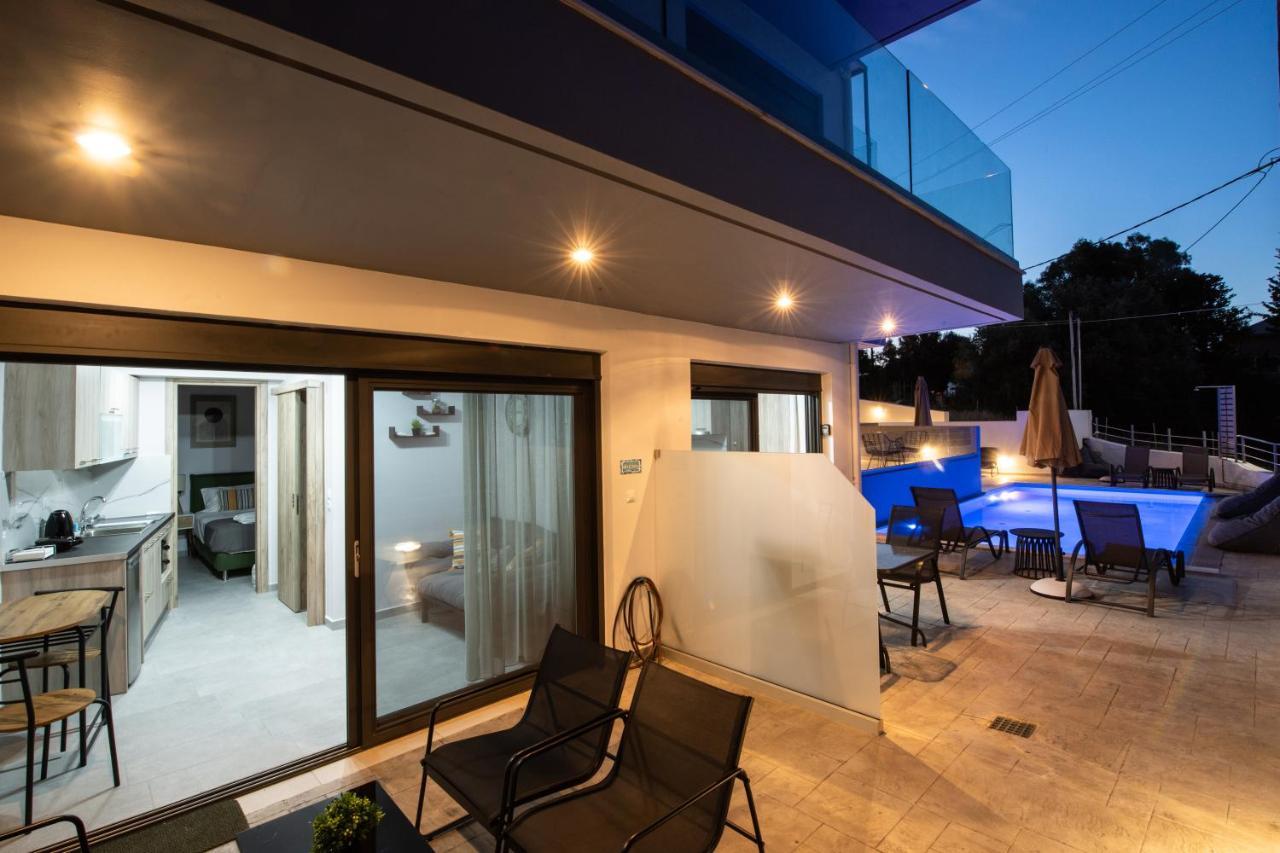 Angelica's And Irene's Design Swimming Pool Apartment